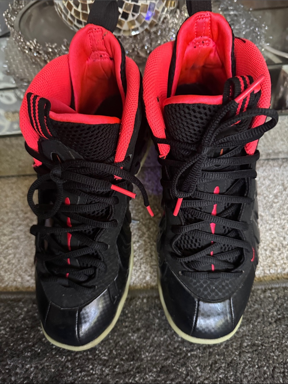 Nike Men's Black and Red Athletic Shoes